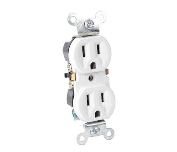 Toma 270 Blanca C/Tierra 15Amp 120/220V Lumistar
